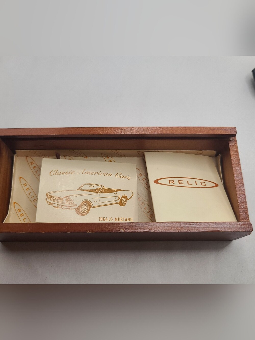 Vintage Relic 1964 1/2 Ford Mustang Wrist Watch In Collector Wooden Box - Picture 5 of 8